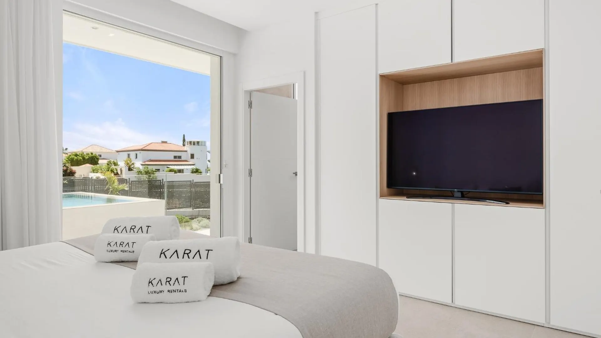 Karat Villa Splendida Playa Paraiso  Spain
